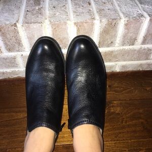 Leather ankle boot cushioned bootie